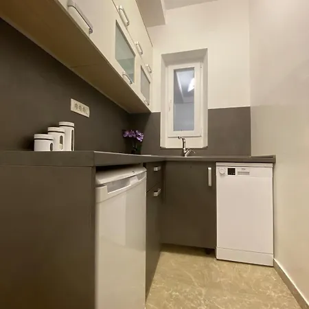 Jade 28 سكوبجي